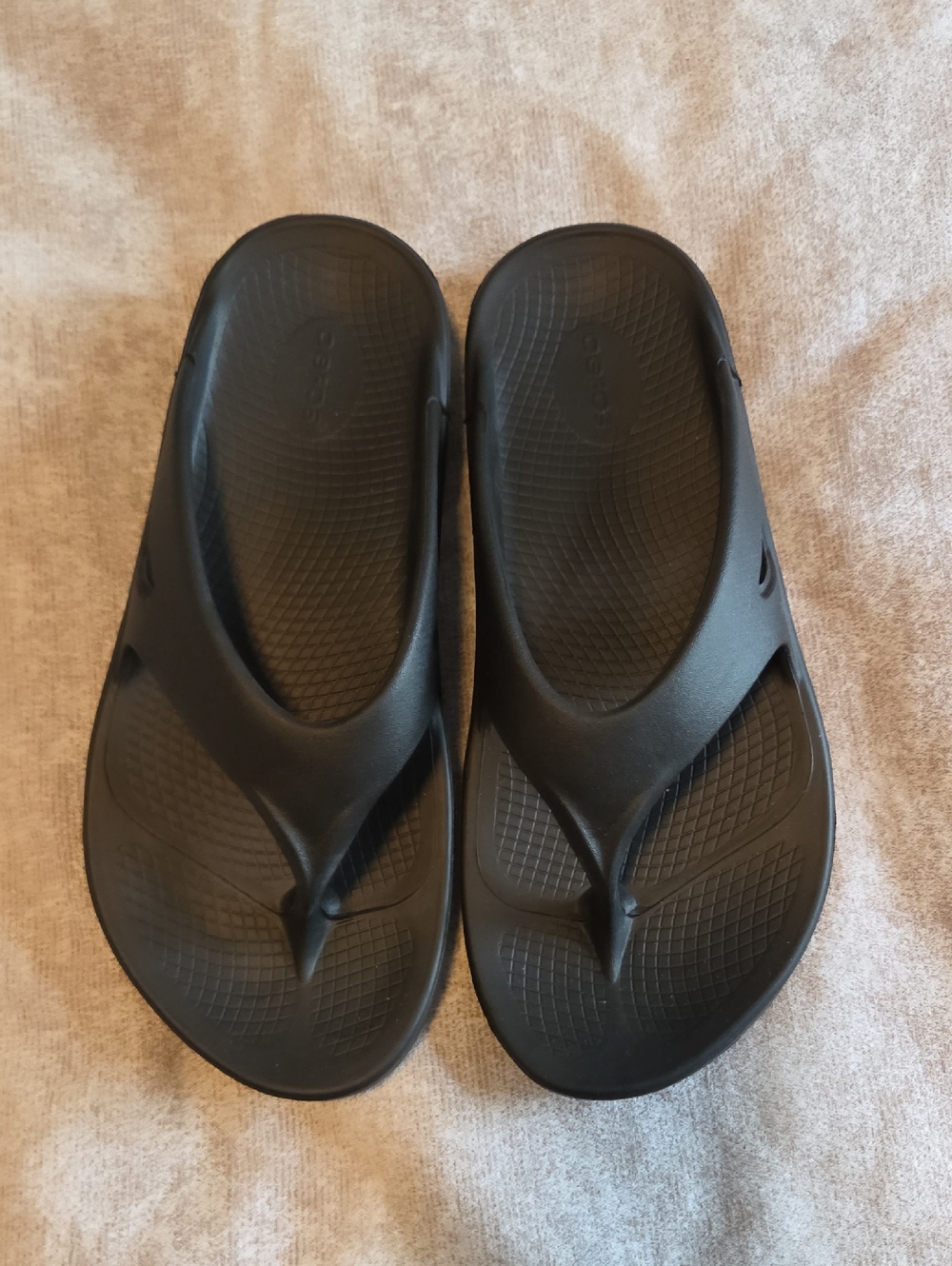 Oofos Black Classic Flip Sandals